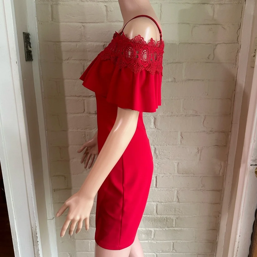 BCX size 3 NWT fiery red bodycon lace dress